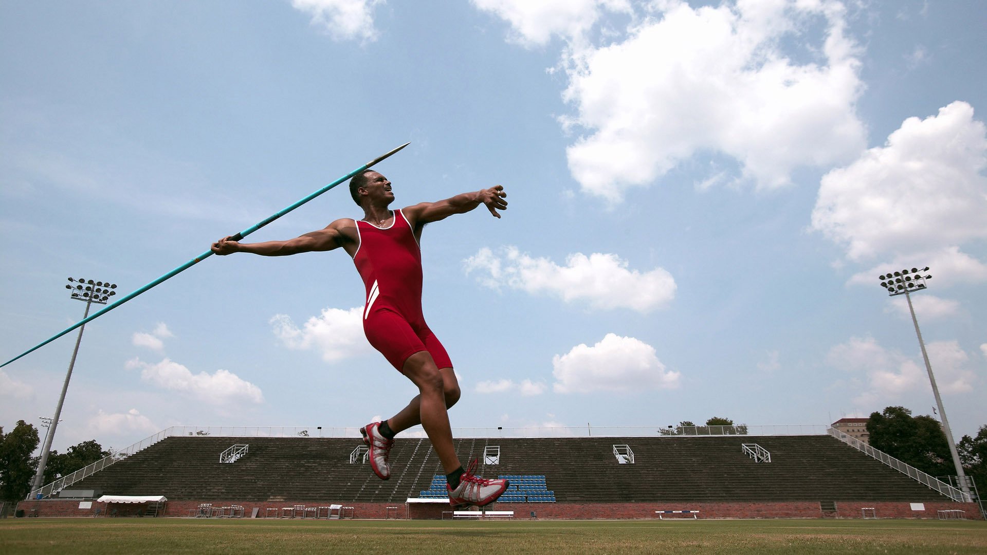 体育新闻中心启动体育产业研究协同发布机制,体育产业新发展格局